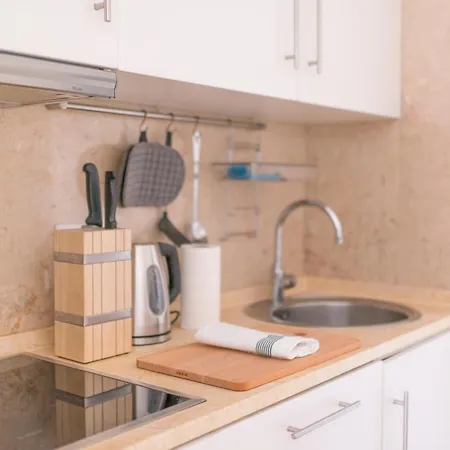 Charming, Sun-drenched In Estrela Apartment Lisbon