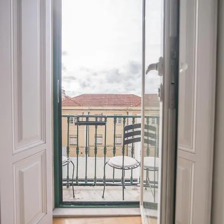 Charming, Sun-drenched In Estrela Lisbon