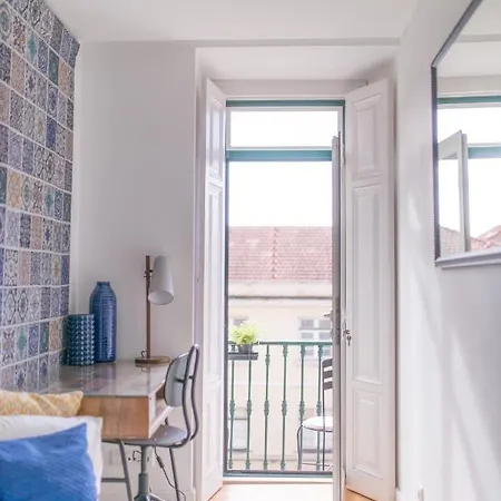 Apartment Charming, Sun-drenched In Estrela