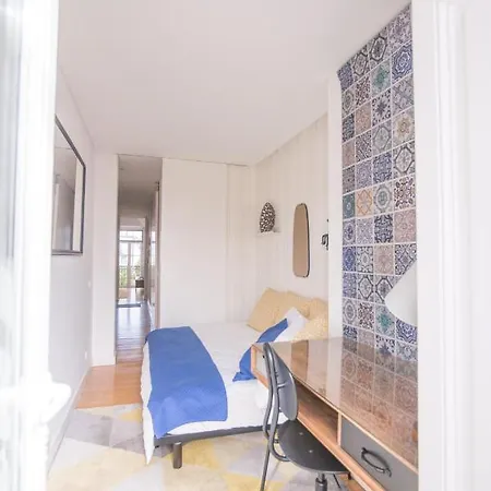 Charming, Sun-drenched In Estrela Apartment *