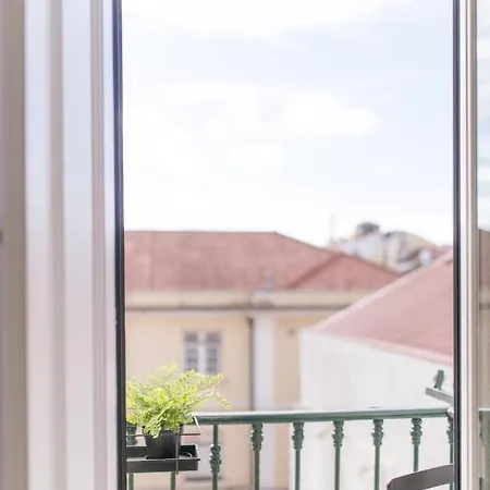 Apartment Charming, Sun-drenched In Estrela