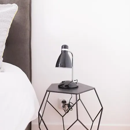Charming, Sun-drenched In Estrela Appartement